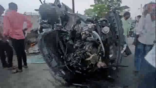 उदगीर लातूर रोडवर इनोव्हा गाडी चालकाने स्विफ्ट डिझायर कारला दिली धडक ५० हजारांचे नुकसान पोलिसांत गुन्हा दाखल