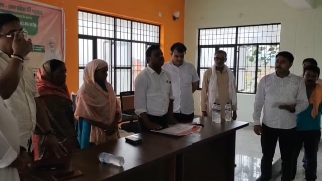 तहसील सभागार में उप जिलाधिकारी ने मुख्यमंत्री कृषक कल्याण योजना के अंतर्गत नौ महिला लाभार्थियों को दिया प्रतीकात्मक चेक 