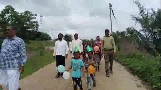 चोंडी येथे जिल्हा परिषद प्राथमिक शाळेच्या वतीने विध्यार्थ्यांची काढली गावातून प्रभात फेरी