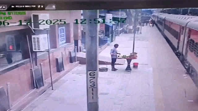 आरपीएफ का जवान महिला रेल यात्री के लिए बना देवदूत,मौत के मुंह से निकाला, वीडियो देख हो जाएंगे दंग