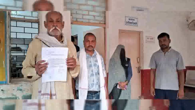 छाता के भरहरा में दबंगों ने गरीबों का रास्ता रोका मना करने पर की मारपीट नहीं कर रही है पुलिस सुनवाई