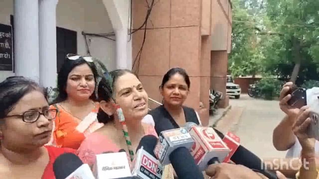 मथुरा: मिशन शक्ति समूह मथुरा द्वारा कॉरिडोर का समर्थन जिला अधिकारी को सोपा...