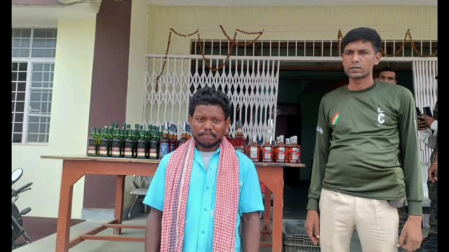 उत्पाद विभाग ने 42 लीटर विदेशी शराब के साथ वाहन को किया जप्त