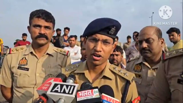 थाना ट्रांस यमुना क्षेत्र में तेज रफ्तार मैक्स पिकअप ने ली चार लोगों की जान थाना ट्रांस यमुना एसीपी द्वारा दी गई वाइट 