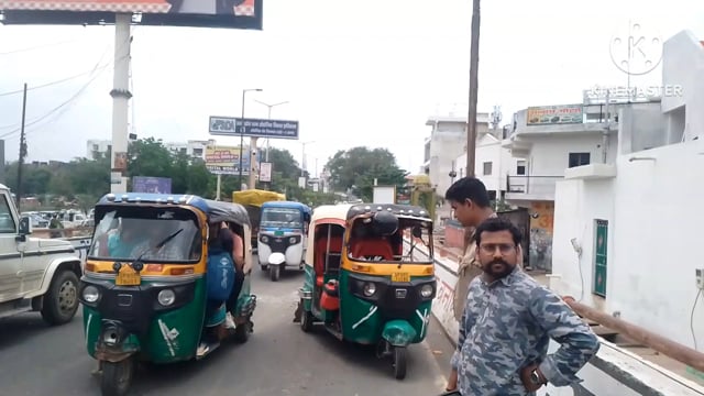 थाना सिकंदरा क्षेतअंतर्गत पुल पर हुआ एक एक्सीडेंट ऑटो चालक एवं एक्टिवा सवार दोनों की भिंड़तक्टिवा सवार गंभीर रूप से घायल