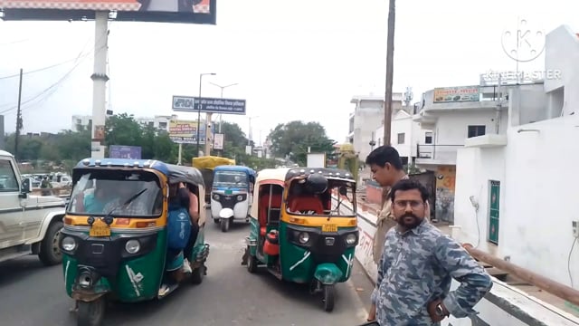 थाना सिकंदरा क्षेतअंतर्गत पुल पर हुआ एक एक्सीडेंट ऑटो चालक एवं एक्टिवा सवार दोनों की भिंड़तक्टिवा सवार गंभीर रूप से घायल