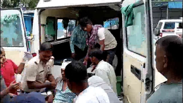 पिकअप की टक्कर से बाइक सवार एस आई एवं चौकीदार गंभीर रूप से घायल। भागलपुर रेफर।