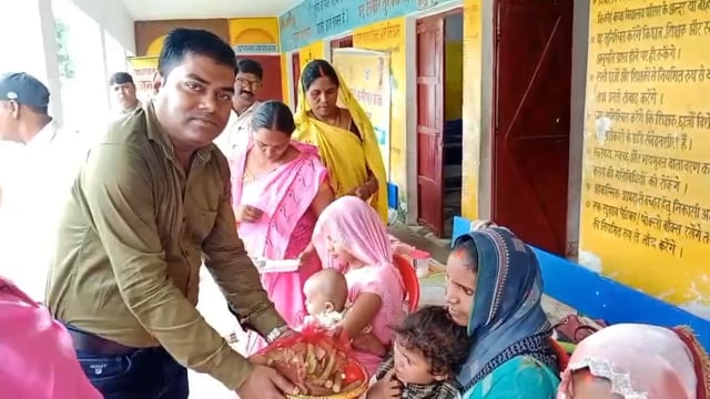 कंपोजिट विद्यालय मजगावा जन चौपाल में सहायक विकास अधिकारी ने तीन महिलाओं की गोद भराई और तीन बच्चों का कराया अन्नप्राशन