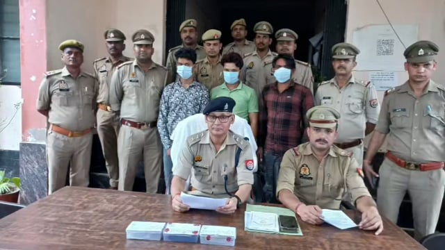 पिनाहट। बसई अरेला पुलिस ने 24 घंटे में लूट का किया खुलासा,3.लुटरों को किया गिरफ्तार 