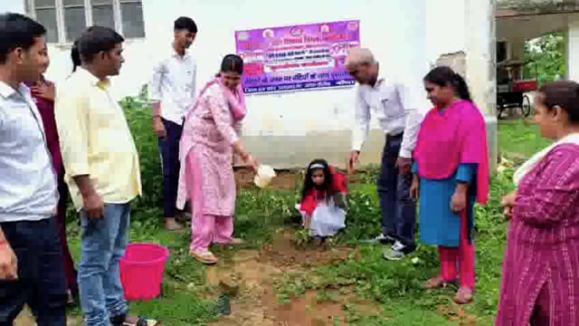 बेटी बचाओ, बेटी पढ़ाओ योजनान्तर्गत बेटियों के नाम किया गया वृक्षारोपण