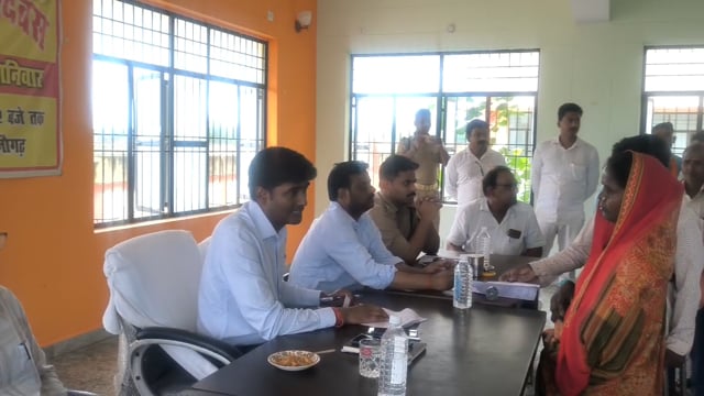 नौगढ़ तहसील सभागार में समाधान दिवस में अपर जिलाधिकारी ने फरियादियों की सुनी फरियाद