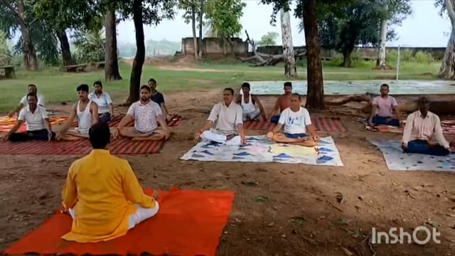 अंतरराष्ट्रीय योग दिवस के मौके पर भाजपा कार्यकर्ताओं सहित आचार्य जयदेव महाराज के साथ किया योगाभ्यास