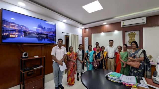 मुख्यमंत्री द्वारा वीडियो काॅन्फ्रेंसिंग के माध्यम से डीएम के साथ की समीक्षा बैठक