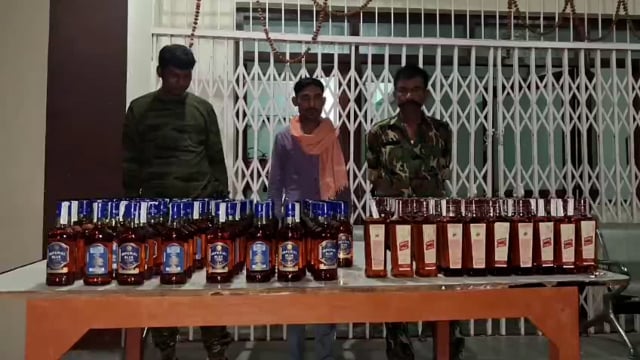 उत्पाद विभाग ने विभिन्न जगहों से लगभग 121 लीटर विदेशी शराब किया जब्त