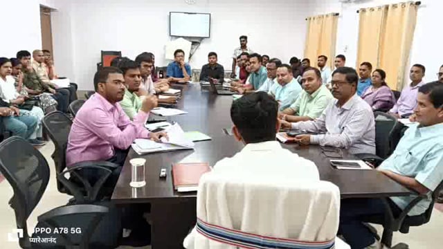 विद्युत विभाग परियोजना का जिला पदाधिकारी ने की समीक्षा