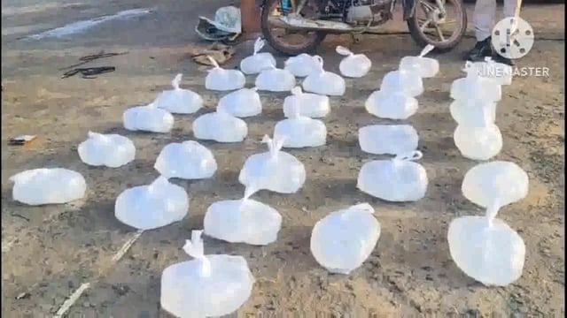 पुलिस ने खटांगी गांव के समीप से एक बाइक पर लदा 310 लीटर महुआ शराब किया जब्त