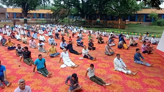 वैर  में अंतर्राष्ट्रीय योग दिवस पर किया योगाभ्यास:योग प्रशिक्षक बोले- हाई ब्लड प्रेशर, हृदय रोग, मधुमेह  जैसी बीमारियां