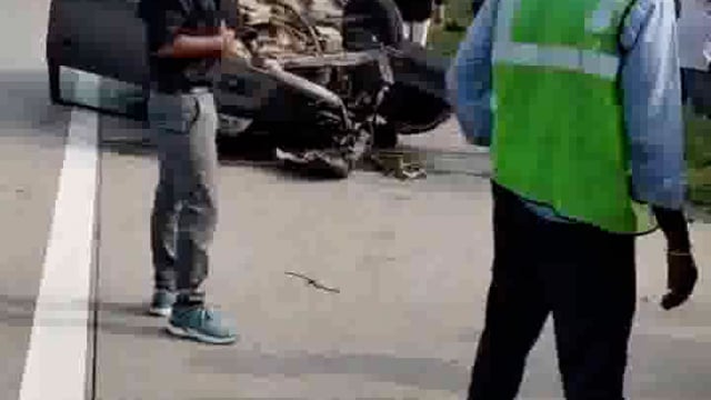 यमुना एक्सप्रेसवे की माइलस्टोन 74 पर कार पलटी चार पुलिसकर्मी हुए घायल