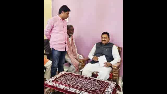 हाळी येथे खाजामैनोद्दीन तांबोळी यांच्या कुटुंबियांचे सहकार मंत्री बाबासाहेब पाटील यांच्याकडून सांत्वन