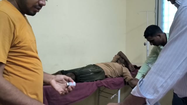 बटौवा गांव में खेत में दवा छिड़काव कर रहे युवक को विषैला सर्प ने काटा हालत गंभीर जिला अस्पताल रेफर