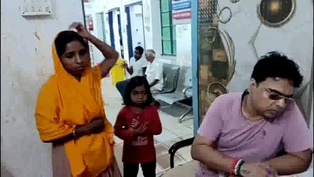 पति-पत्नी लड़ाई कर पहुंचे अस्पताल,एक दूसरे पर लगाए गंभीर आरोप। अस्पताल परिसर बना अखाड़ा।