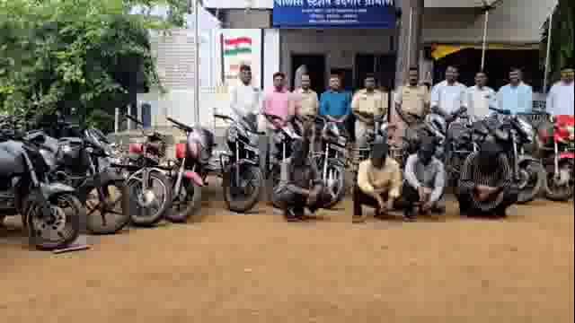 ग्रामीण पोलिसांनी २१ दुचाकीसह चौघा चोरांना ठोकल्या बेड्या