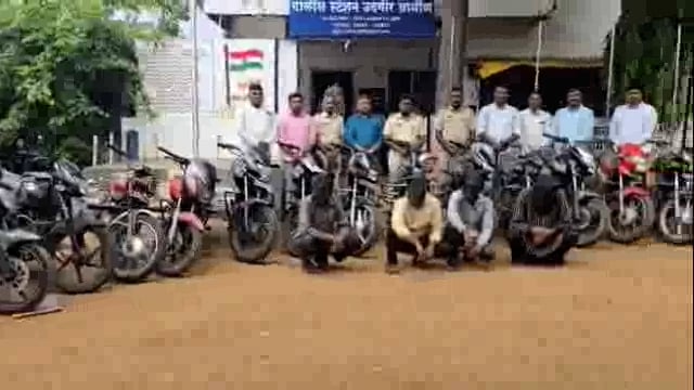 ग्रामीण पोलिसांनी २१ दुचाकीसह चौघा चोरांना ठोकल्या बेड्या