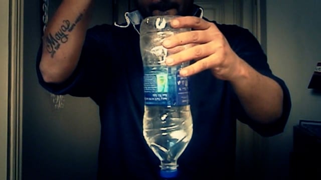 Video Manoj Bottle (DVD & Gimmicks) by Manoj Kaushal - Trick