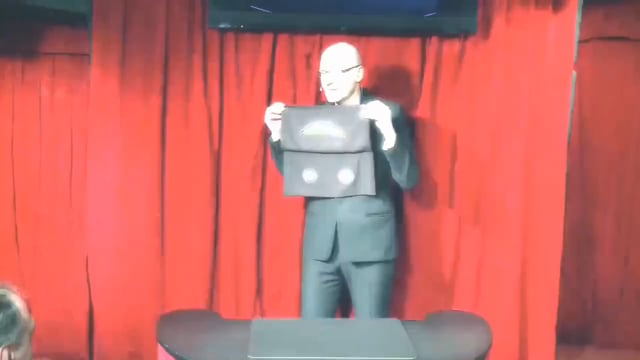 Video Transformation Silk (Gimmick and Online instructions) by Dominique Duvivier