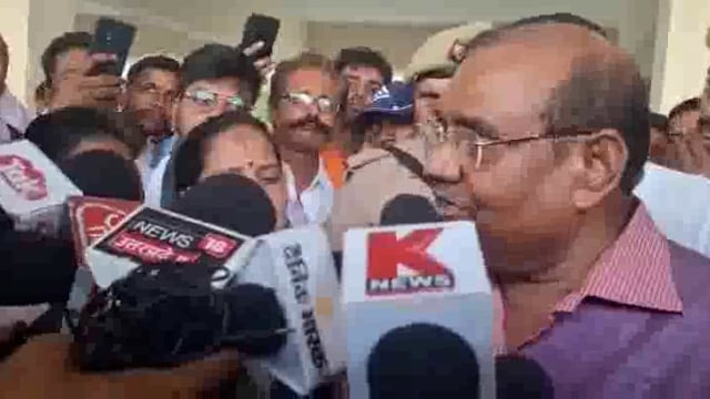 बड़ी खबर अंबेडकर नगर से 
राज्यसभा सांसद,पूर्व डीजीपी बृजलाल ने महिला मोर्चा जिलाध्यक्ष रिंकल सिंह की शिकायत का संज्ञान लेते हुए कार्रवाई का आश्वासन दिया