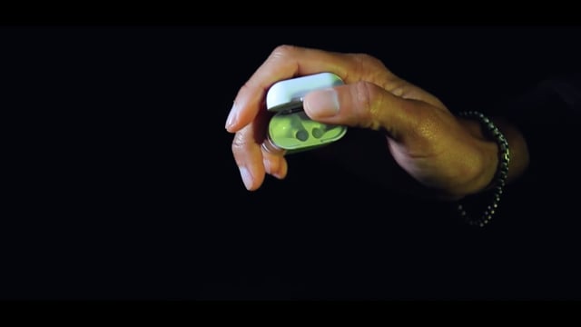 Video Self Vanishing Headphones by Ellusionist