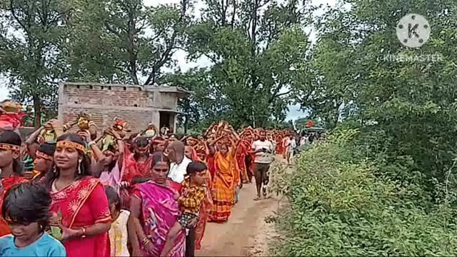 श्रीमद् भागवत देवी नवाह यज्ञ को लेकर निकाली गई कलश यात्रा, सैकड़ो श्रद्धालु हुए शामिल