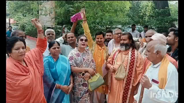 मथुरा: अखिलेश द्वारा हिंदुओं को जातियों में बांटा जा रहा संत हुए दुखी...