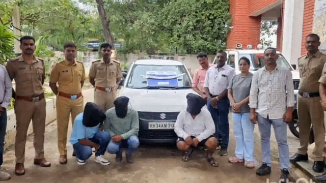 जिल्ह्यातील बल्लारपूर येथील पेपर मिल परिसरात  धारदार तलवार बाळगणारे  तिन इसम विरूद्ध  गुन्हा दाखल