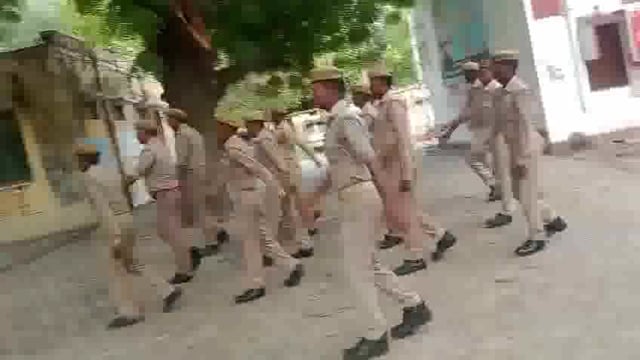 संग्रामपुर के  पीआरडी जवानों ने शुक्रवार को मासिक परेड किया वीओ रीना बर्मा रामसजीवन दिनेश कुमार अंकुर पीआरडी जवानथे