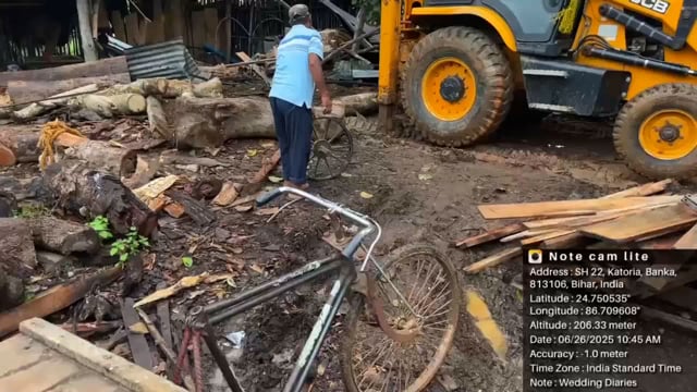 वन विभाग ने अवैध आरा मिल पर बड़ी कार्रवाई करते हुए दो अवैध आरा मिल को जेसीबी मशीन से किया ध्वस्त, लकड़ी और मशीन जप्त 