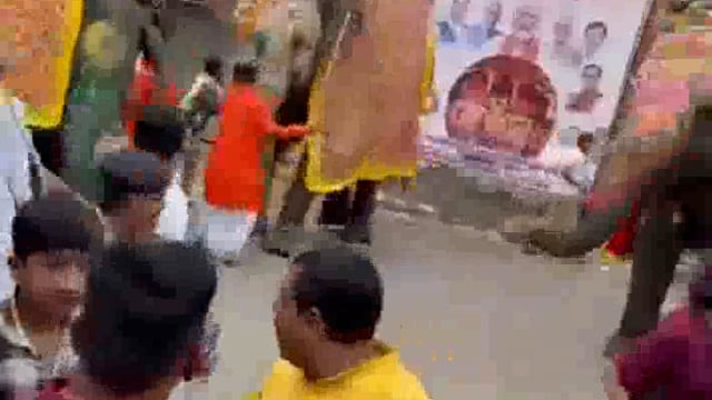 जब अहमदाबाद में रथयात्रा के दौरान डीजे व बैंड की तेज आवाज से बेकाबू हुए गजराज, मची अफरा तफरी 