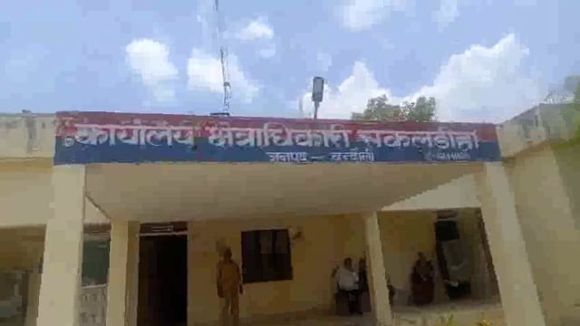 साहब घर गिर जाएगा,मैं दब जाऊंगी,पीड़िता ने बंटवारे को लेकर सीओ से लगाई गुहार