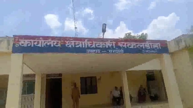 साहब घर गिर जाएगा,मैं दब जाऊंगी,पीड़िता ने बंटवारे को लेकर सीओ से लगाई गुहार