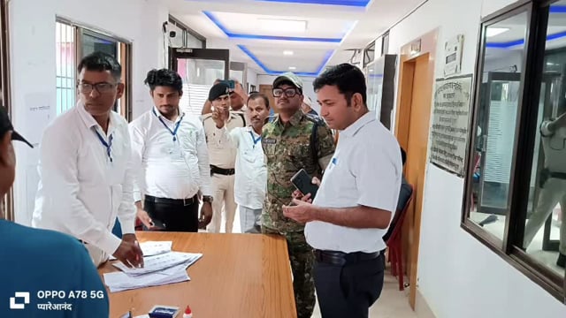 नगर पालिका उप चुनाव में जिला पदाधिकारी के देख रेख में शांति पूर्ण संपन्न; 45 . 41 % मतदाताओं ने किया मतदान