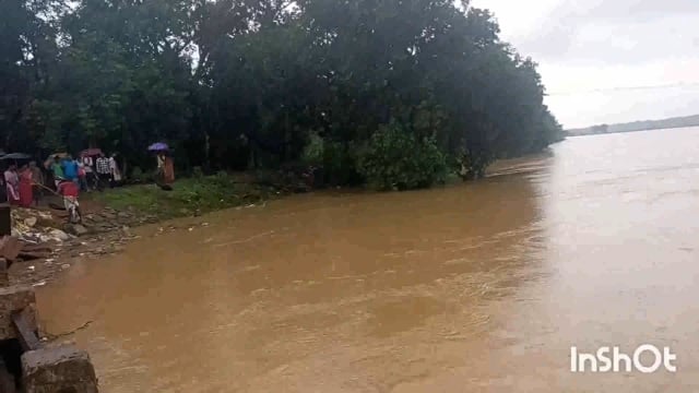 ଲଘଚାପଜନିତ ଗତ ଦୁଇ ଦିନ ବର୍ଷା ଫଳ ରେ ମୋରୋଡା ବ୍ଲକ ଜମ୍ଭିରା ନଦୀ ରେ ବନ୍ୟା। ଜନ ଜୀବନ ବିପର୍ଯ୍ୟସ୍ତ।