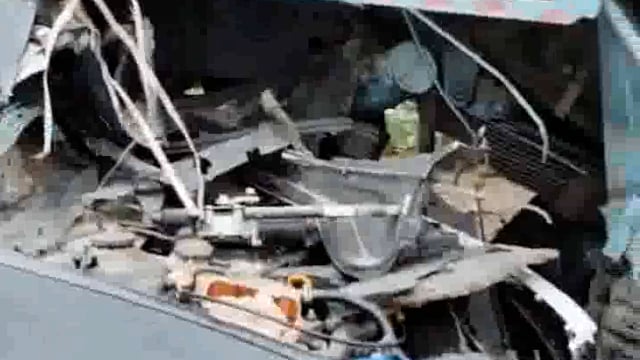 यमुना एक्सप्रेसवे पर माट थाना क्षेत्र में खड़ी कैंटर में घुसी तेज रफ्तार अनियंत्रित कार एक युवक की मौत दूसरा गंभीर 