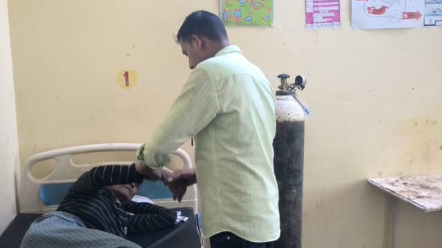 बजरडीहा गांव में तेज बारिश के दौरान गिरा कच्चा मकान मलबे में दबकर वृद्ध की हालत गंभीर,सामुदायिक स्वास्थ्य केंद्र भर्ती