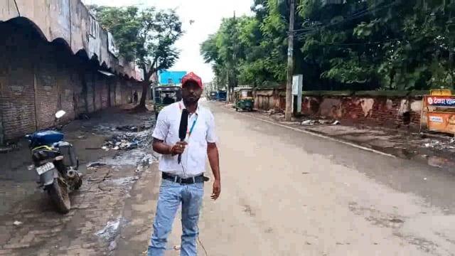 झारखंड देवघर जिला अंतर्गत सराफ स्कूल समीप कचरा मूत्रालय बन गया है।। pramod pardeshi 