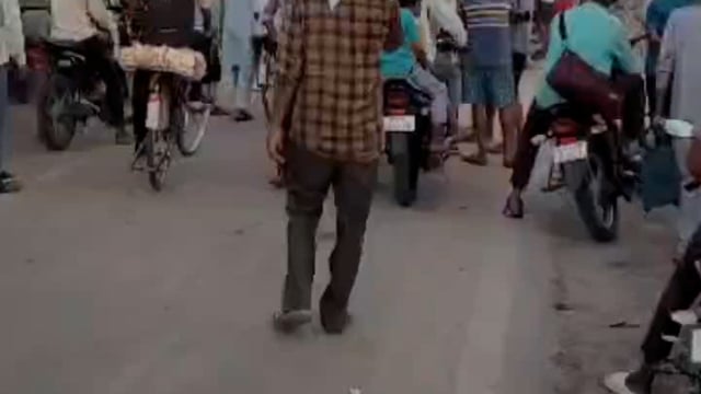 बचाव सामग्री न मिलने से किसानों‌ ने लगाया जाम