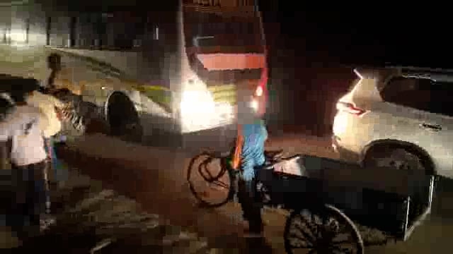 एसडीएम द्वारा आश्वासन देने के बाद खुला जाम