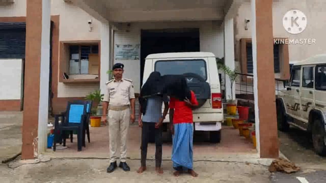 पुलिस ने क्षेत्र के विभिन्न जगहों में छापेमारी कर 166 लीटर महुआ शराब के साथ दो लोगों को किया गिरफ्तार