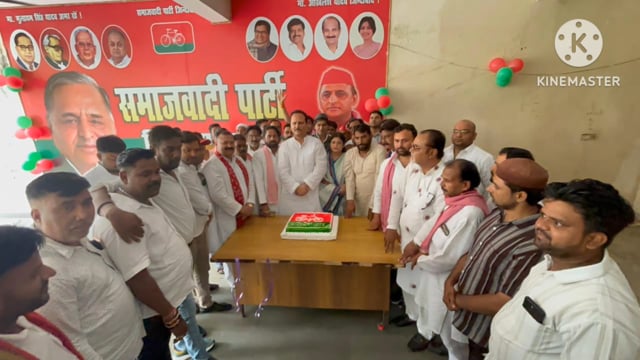 समाजवादी पार्टी के राष्ट्रीय अध्यक्ष अखिलेश यादव का जन्मदिन बड़ी धूमधाम से मनाया