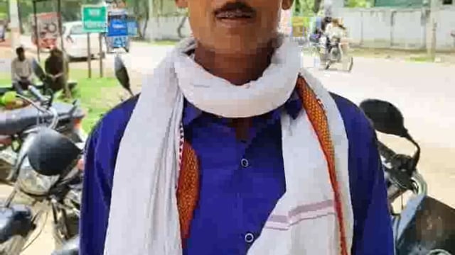 जिला प्रतापगढ़ के महेशगंज थाना क्षेत्र अंतर्गत आजादनगर बाजार से चोरी हुई बाइक न०UP 72 AN 4867 CD Deluxe लाल कलर #latest_