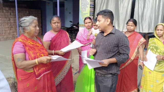 मतदाता पुनरीक्षण कार्यक्रम जिले भर में युद्ध स्तर पर है जारी